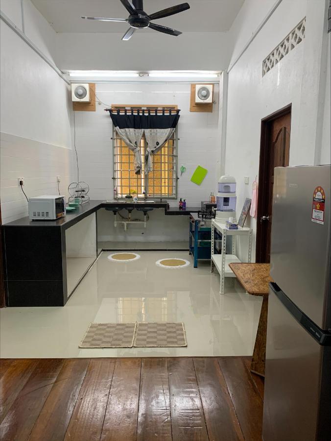 La Wood Homestay Kampung Kuala Besut Bagian luar foto