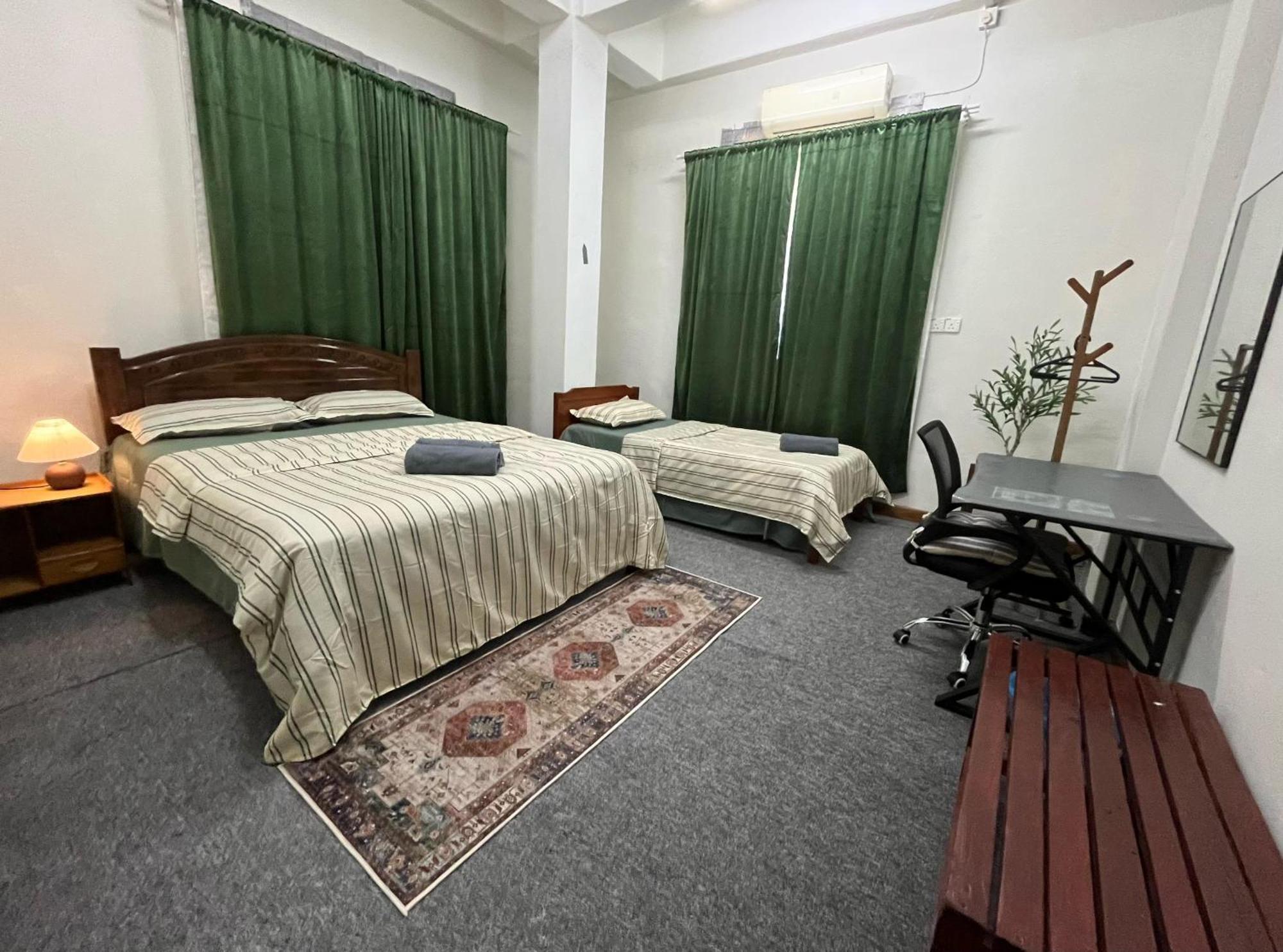 La Wood Homestay Kampung Kuala Besut Bagian luar foto